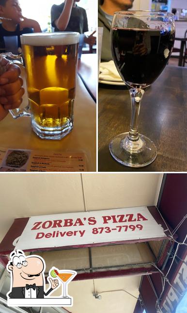 Изображение, на котором видны напитки и внешнее оформление в Zorba's Pizza
