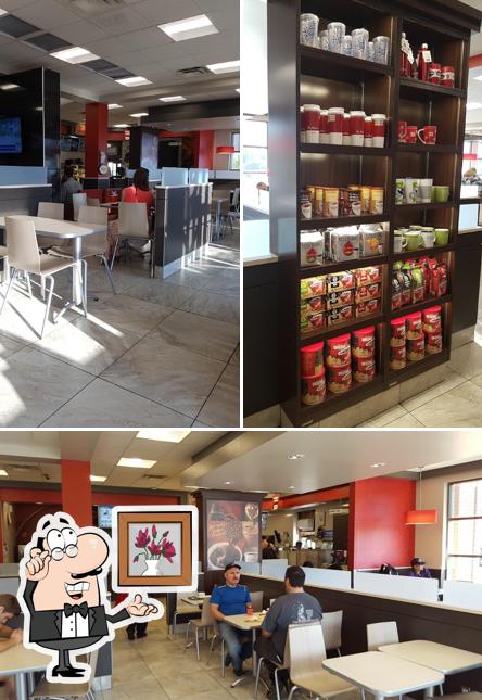 L'intérieur de Tim Hortons