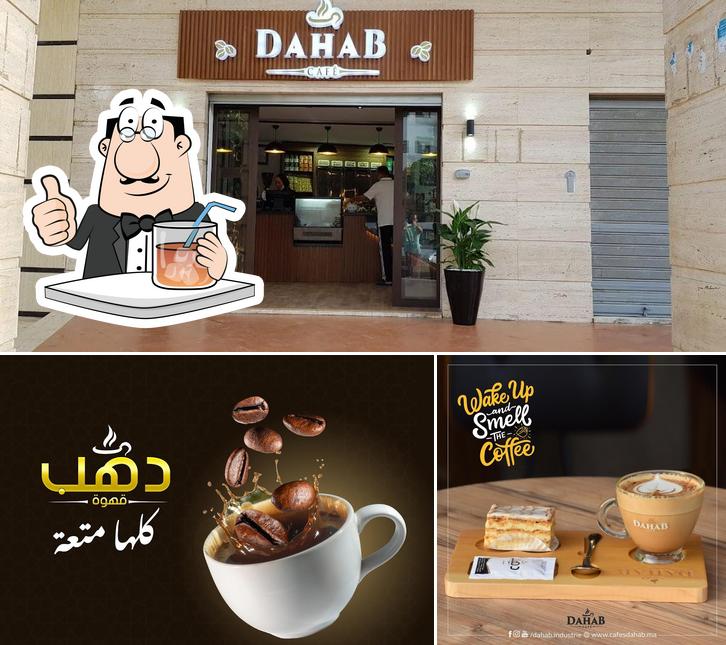 Mira las imágenes que muestran bebida y interior en Dahab
