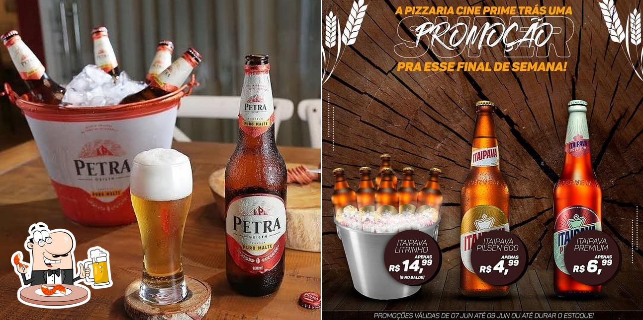 Desfute uma tulipa de cerveja leve ou escura