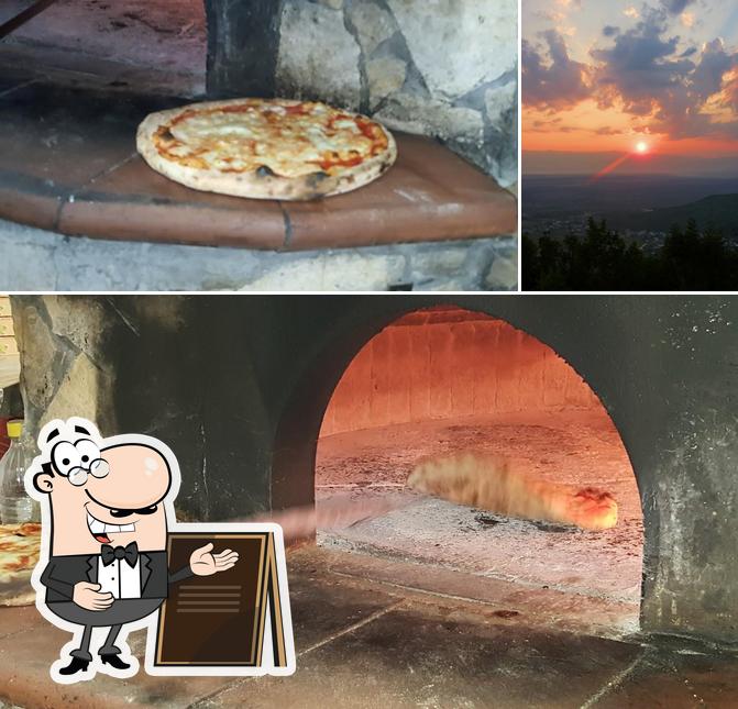 La foto della esterno e pizza di Pizzeria La Volpe