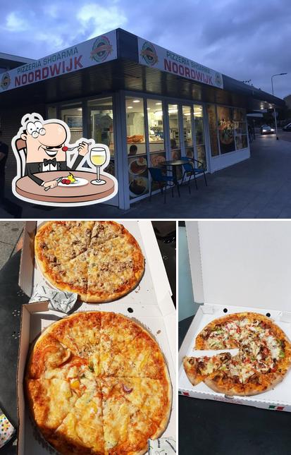 Взгляните на это изображение, где видны еда и внутреннее оформление в Pizzeria Noordwijk