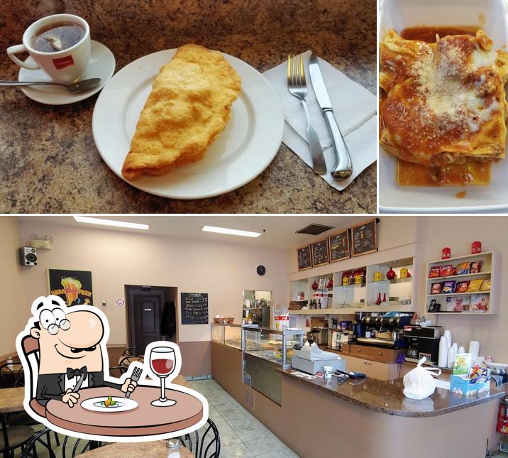 Voici l’image indiquant la nourriture et intérieur sur Pizza Panini