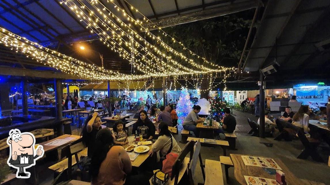 Moonshine Bar, Bangkok, 12 Rong Mai Alley - Restaurant reviews