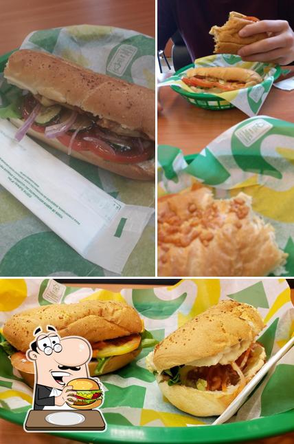 Experimente um hambúrguer no Subway