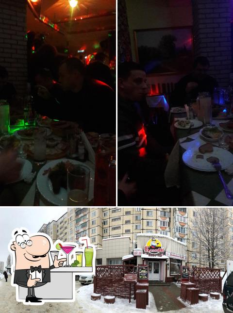 Las fotos de barra de bar y exterior en Kazachok