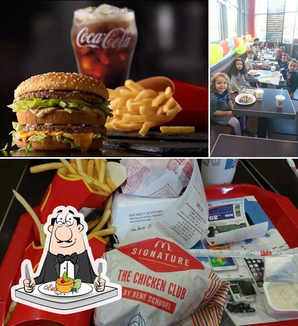 L’image de la nourriture et table à manger de McDonald’s Restaurant’s