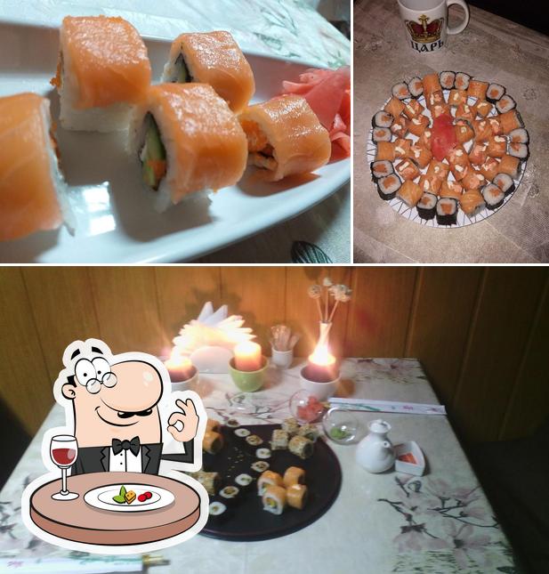 Parmi les différentes choses de la nourriture et la intérieur, une personne peut trouver sur La Vita Sushi