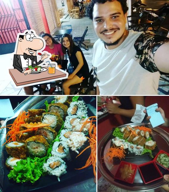 Confira a foto apresentando comida e interior no Oss Sushi Bar