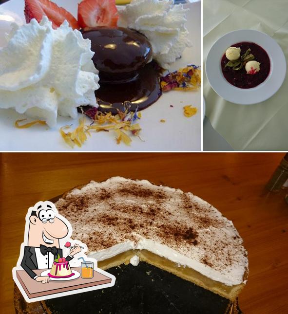 Restaurant und Cafe "Teestube Baabe" sert une sélection de desserts