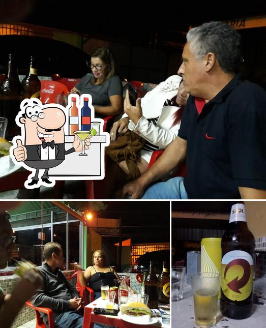 A imagem da balcão de bar e cerveja no Garagem bar