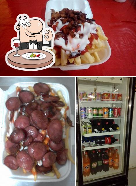 Entre diferentes coisas, comida e cerveja podem ser encontrados a Lanche da Tia