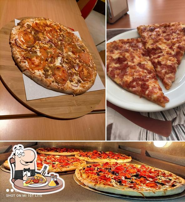 Try out pizza at Batatinha's - Snack & Pizza