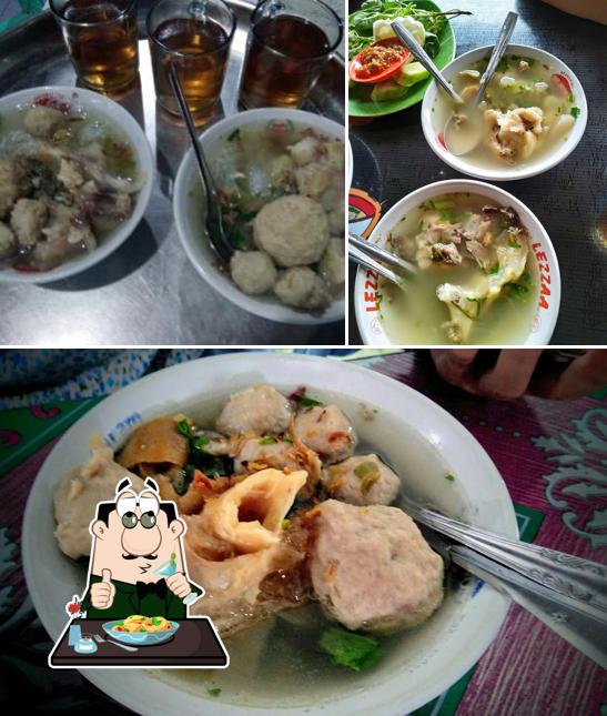 Platos en Warung Bakso & Sop Dengkil Pak H.M. Jamaha