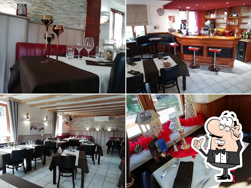 The interior of Restaurant au tapis rouge