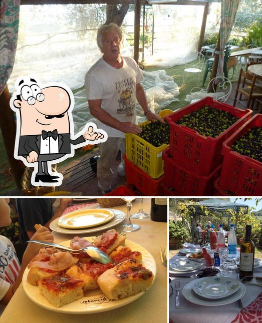 Guarda la foto che presenta la interni e tavolo da pranzo di Locanda degli ulivi