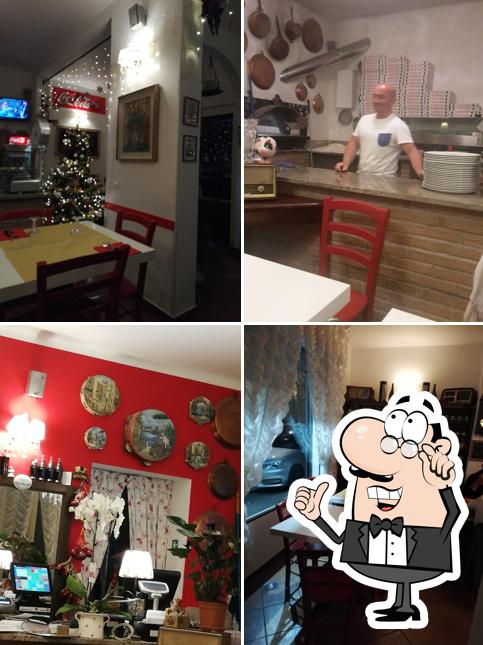 Gli interni di Pizzeria da Michele. Pizzeria da asporto