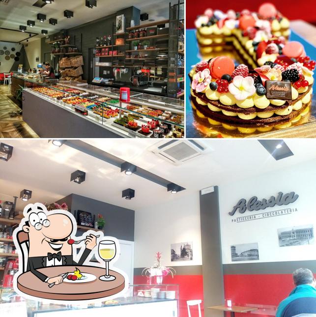 Dai un’occhiata alla foto che raffigura la cibo e interni di Pasticceria Caffè Alessia