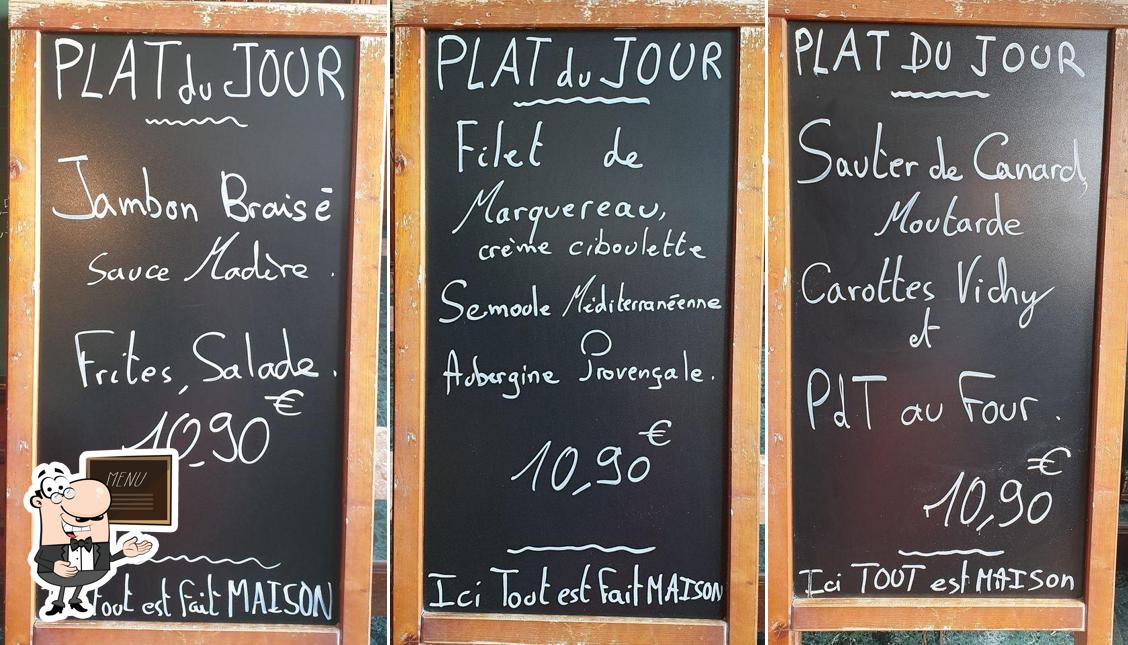 Essayez les plats du jour affichés sur le tableau