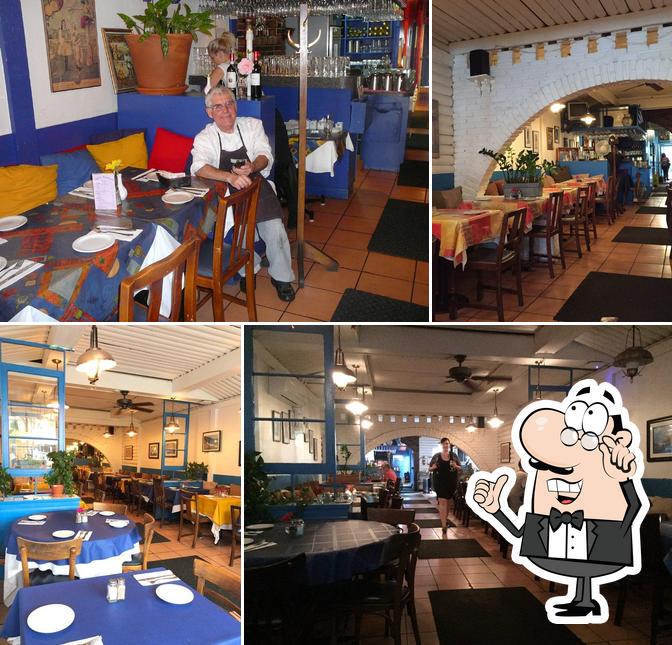 L'intérieur de Takis' Taverna Greek Restaurant