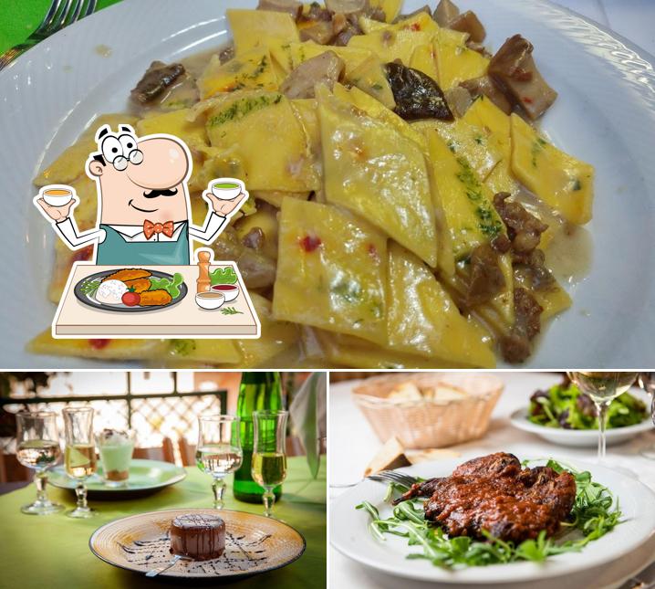 Observa las fotografías donde puedes ver comida y comedor en Trattoria dei Cacciatori