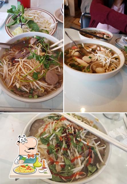 Еда в "Pho Tai"