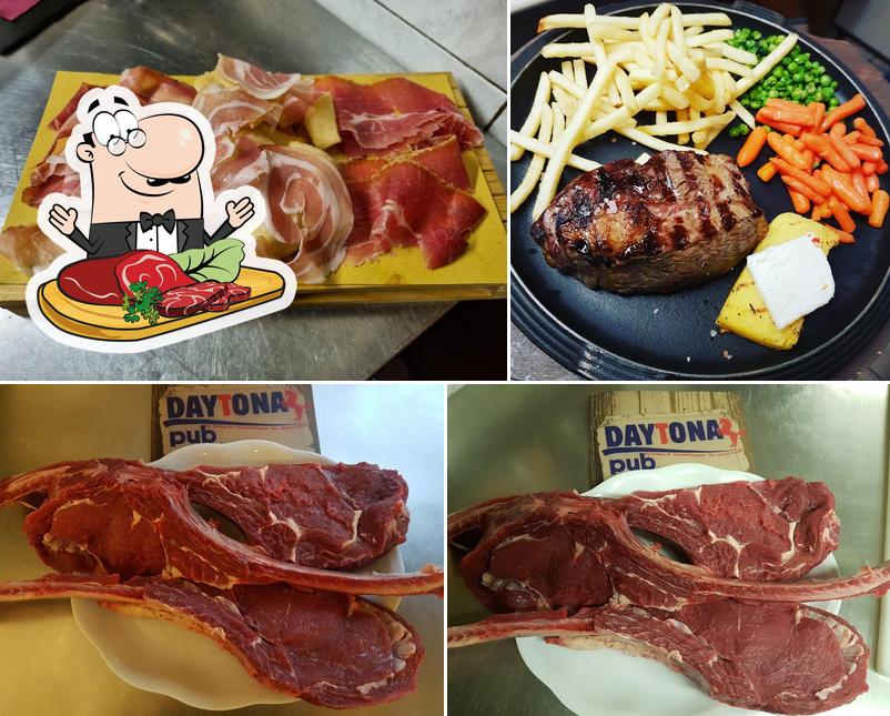 Prueba un plato con carne en Daytona Pub