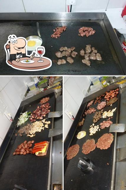 Comida em Planet Hotdog e Burguers