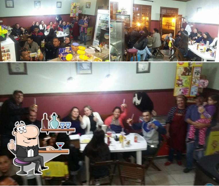 Veja imagens do interior do Panteon Lanches