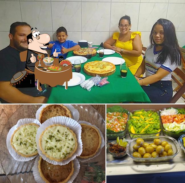 A imagem da comida e interior a Seu Léo Comida Caseira