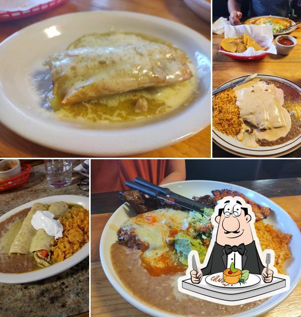 Блюда в "La Familia Mexican Restaurant"
