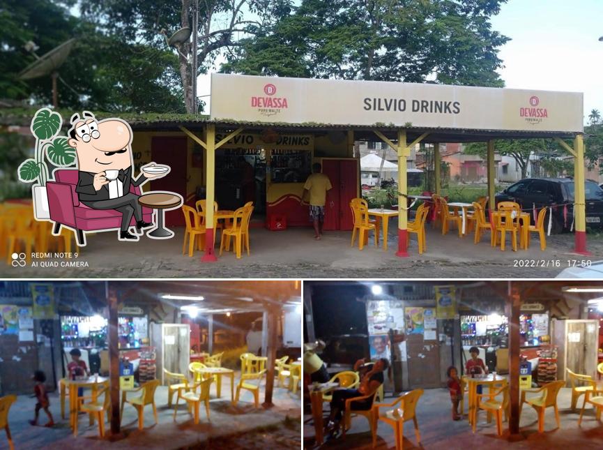 O interior do Silvo Drinks