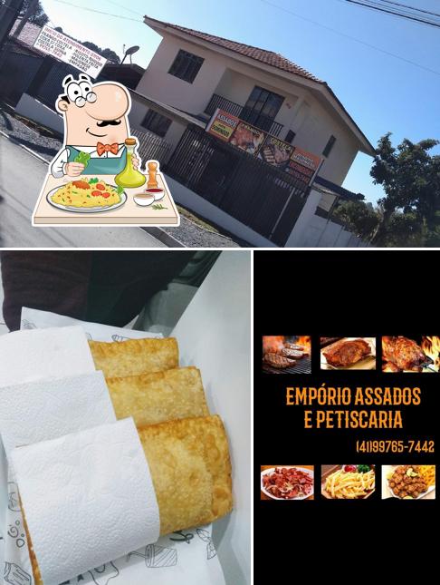 A foto do EMPÓRIO ASSADOS E PETISCARIA’s comida e exterior