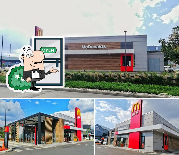 L'extérieur de McDonald's Blueberry Square Drive-Thru