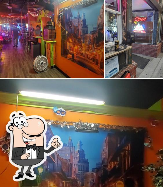 Внешнее оформление "Poppa Mojo's Frozen Daiquiri Bar and Pizzeria"