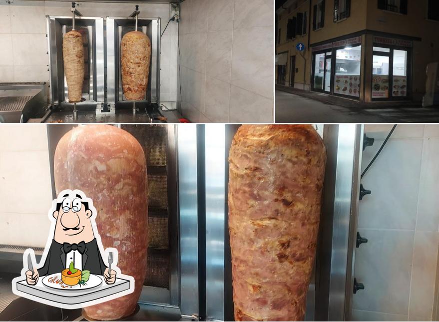 Dai un’occhiata alla foto che mostra la cibo e esterno di Turkish Kebab & Pizza