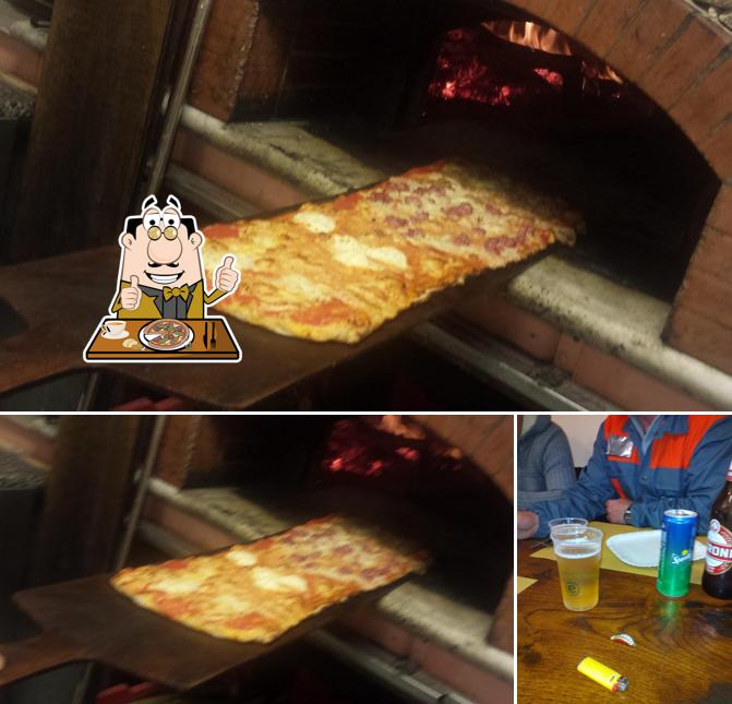 A Pizzeria a Metro La Stazione, puoi provare una bella pizza