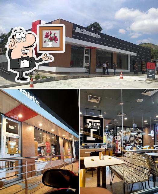 Entre diversos coisas, interior e exterior podem ser encontrados no McDonalds - Estrada do Monteiro