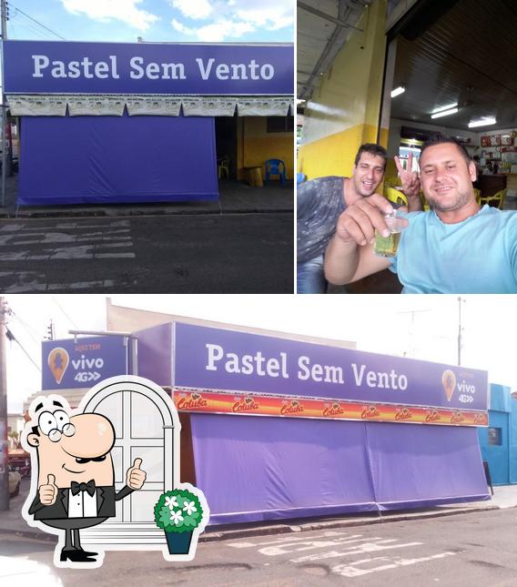 Entre diferentes coisas, exterior e balcão de bar podem ser encontrados no Santana lanchonete