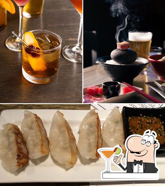 Напитки и еда - все это можно увидеть на этом изображении из Tokio Pub