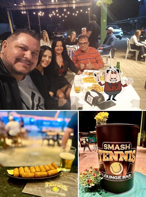 Esta é a ilustração apresentando comida e exterior no SmashTennis Lounge Bar