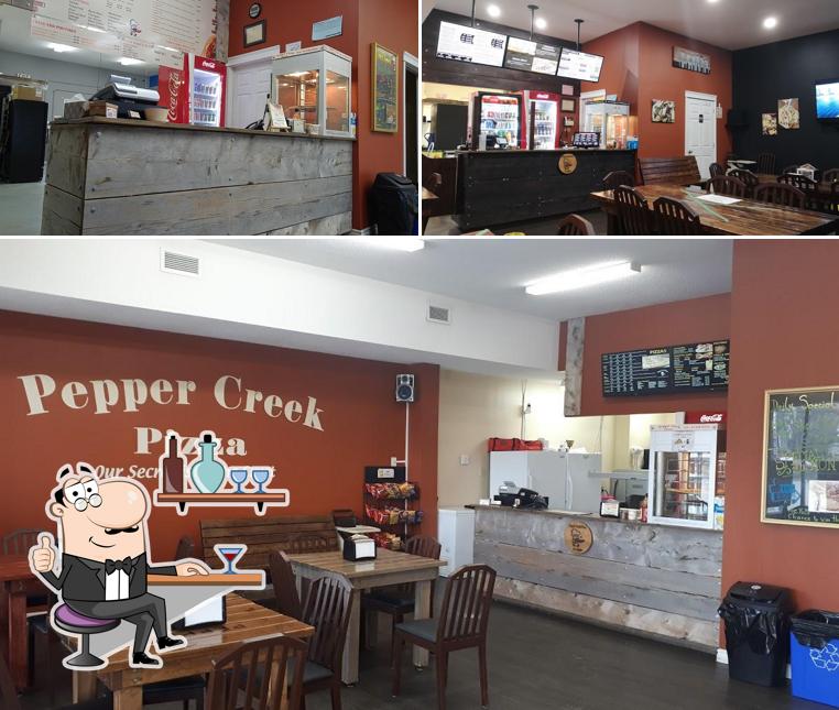 Découvrez l'intérieur de Pepper Creek Pizza Fredericton