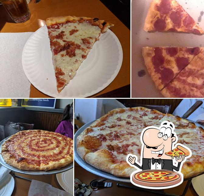 Закажите пиццу в "C J's Pizza & Subs"