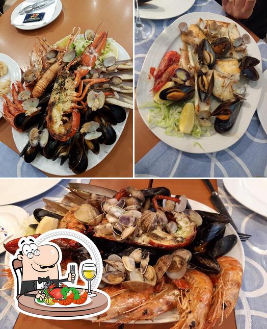 Pick various seafood meals offered by Los Choqueros
