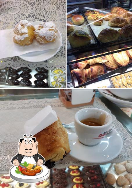 Cibo al Bar Pasticceria G. Cristiani