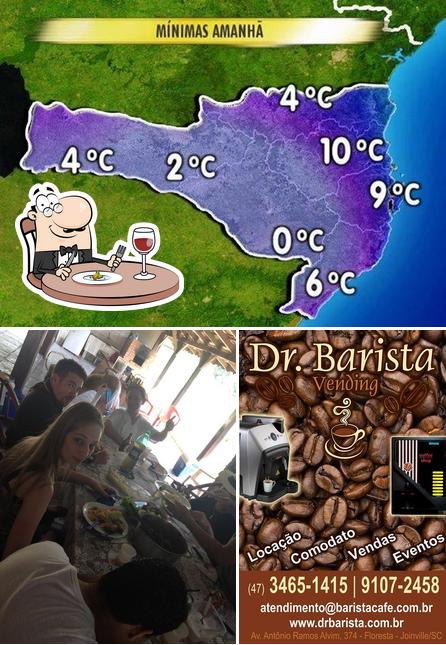 A imagem do Dr. Barista Vending’s comida e exterior