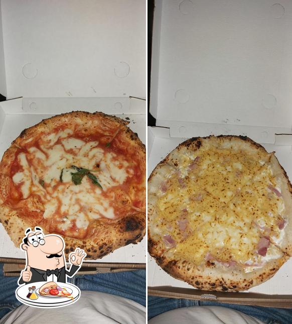 Prenditi una pizza a 4 Spicchi Di Avrora