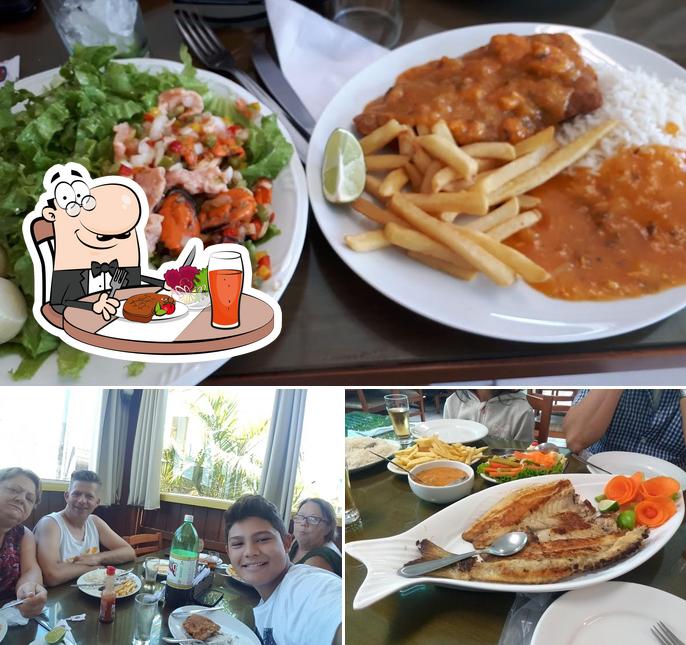 A foto do Restaurante Toca das Ostras’s mesa de jantar e comida