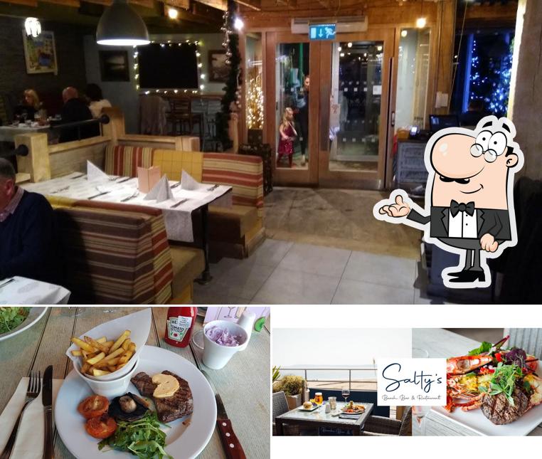 Внутреннее оформление и еда в Salty's Beach Bar & Restaurant