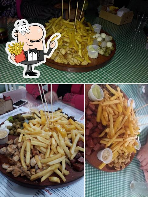 Peça batatas fritas no Nichelle Pizzaria e Lancheria